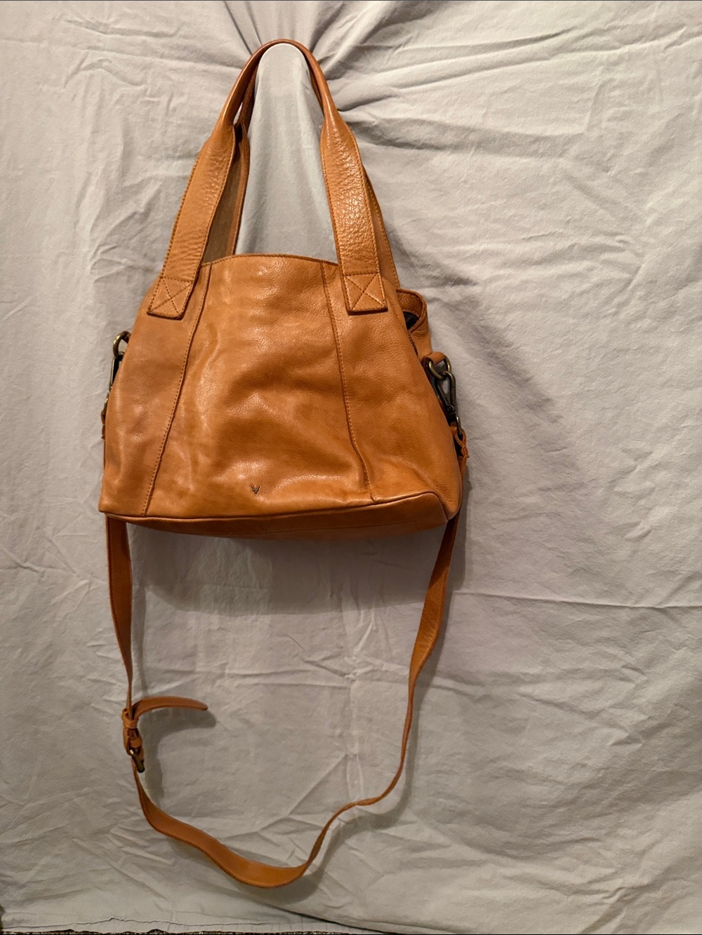 Vilenca Holland Tan Leather purse with Detachable Strap